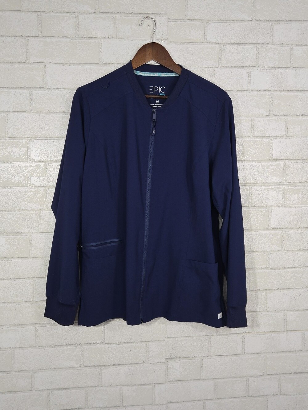 Epic by IRG *like new* scrub jacket - Picture 4 of 14